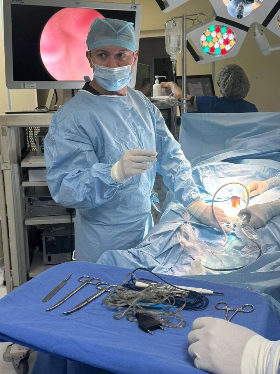 Dr. Zester en cirugía